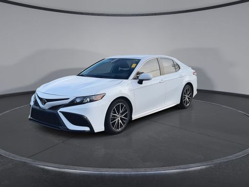 Used 2023 Toyota Camry SE FWD image 4