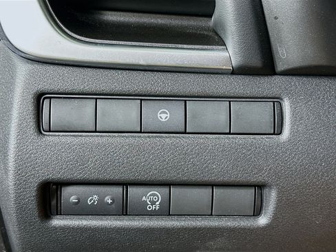 Used 2023 Nissan Rogue SV FWD image 17