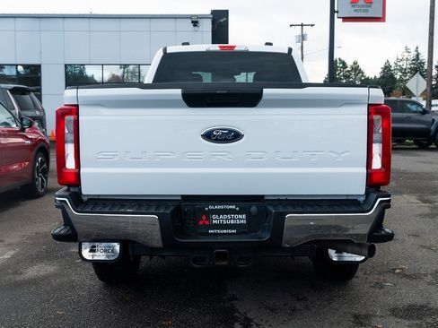 Used 2024 Ford F350 XLT image 5