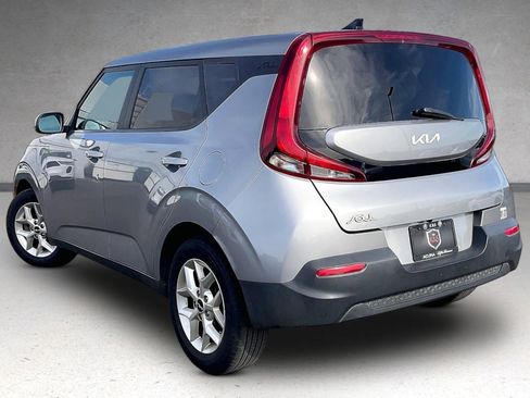 Used 2022 Kia Soul LX w/ Technology Package FWD image 3