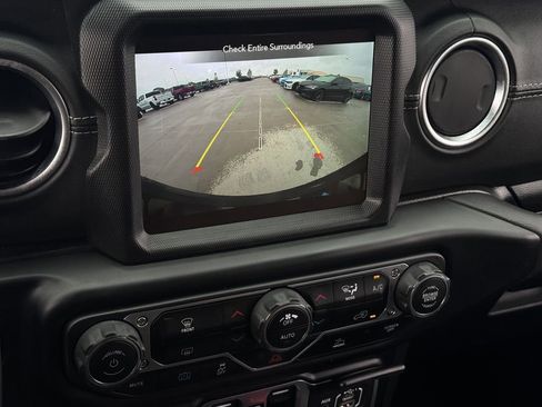 Used 2022 Jeep Wrangler Unlimited Sahara image 19