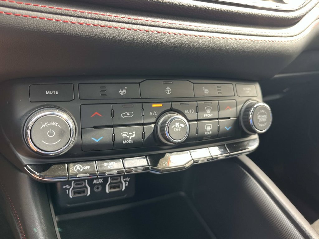 Used 2025 Dodge Durango GT AWD/4WD image 41