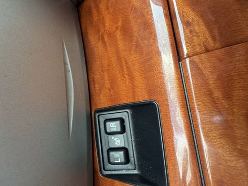 Used 2011 Toyota Camry XLE w/ SE/XLE Extra-Value Pkg FWD image 17
