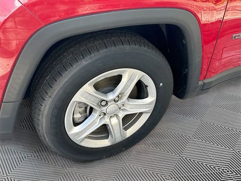 New 2023 Jeep Compass Latitude image 32