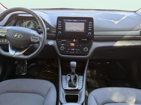 Used 2020 Hyundai Ioniq SE image 40