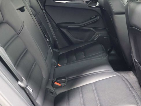 Used 2026 Porsche Macan AWD/4WD image 37