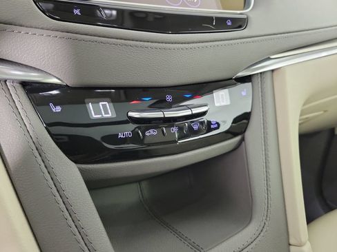 Certified 2023 Cadillac XT5 Premium Luxury FWD image 28