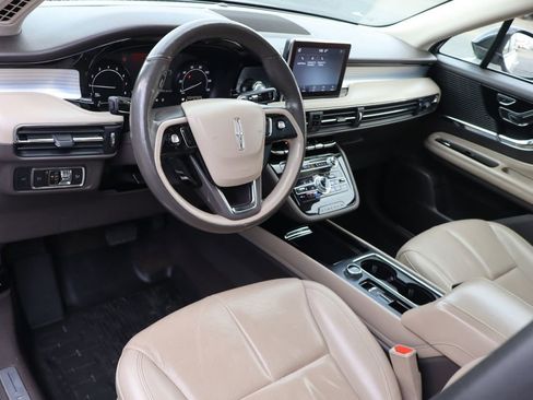 Used 2021 Lincoln Corsair AWD w/ Premium Package image 5