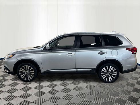 Used 2020 Mitsubishi Outlander LE AWD/4WD image 2