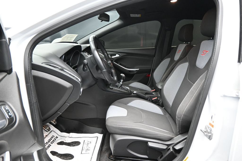 Used 2017 Ford Focus ST FWD image 9