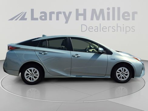 Used 2016 Toyota Prius Two FWD image 6