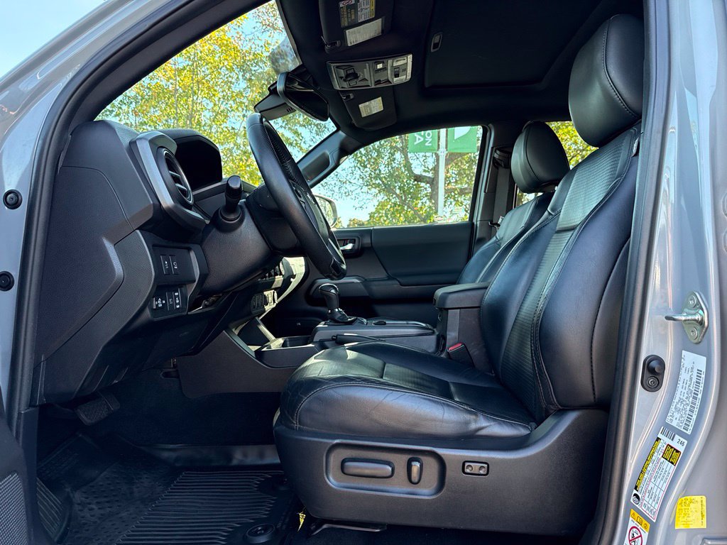 Used 2020 Toyota Tacoma TRD Off-Road w/ TRD Premium Off Road Package AWD/4WD image 12