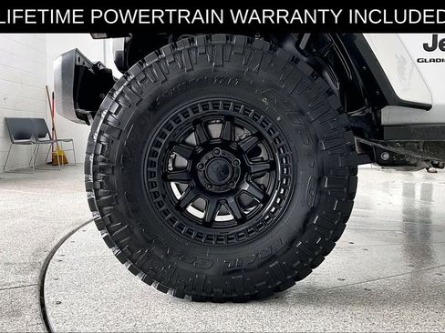 Used 2025 Jeep Gladiator Sport AWD/4WD image 12