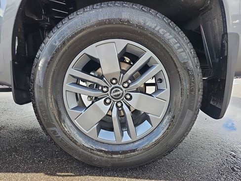 Used 2025 Nissan Frontier SV RWD image 32