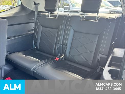 Used 2025 Volkswagen Atlas SE image 28