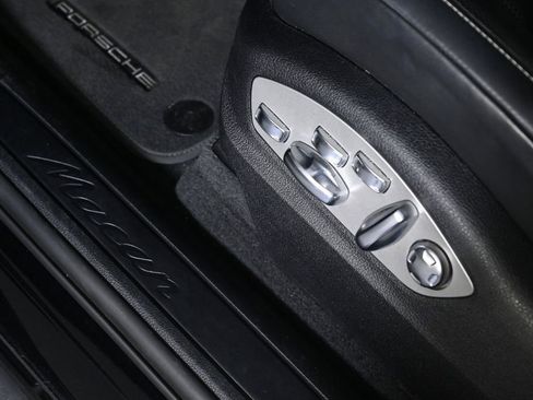 Used 2023 Porsche Macan AWD/4WD image 25
