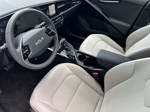 Certified 2025 Kia Niro EX Touring FWD image 10