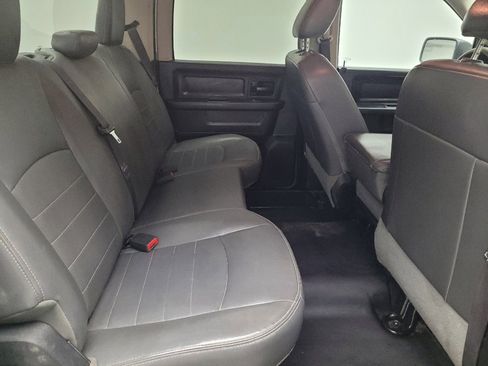 Used 2018 RAM 1500 Tradesman w/ Chrome Appearance Group RWD image 19