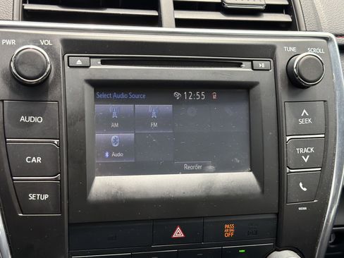 Used 2015 Toyota Camry SE FWD image 23