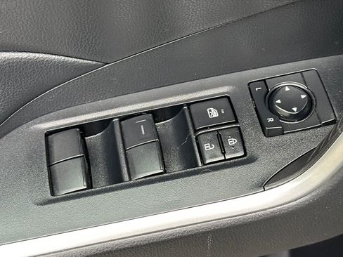 Used 2022 Toyota RAV4 LE AWD/4WD image 13