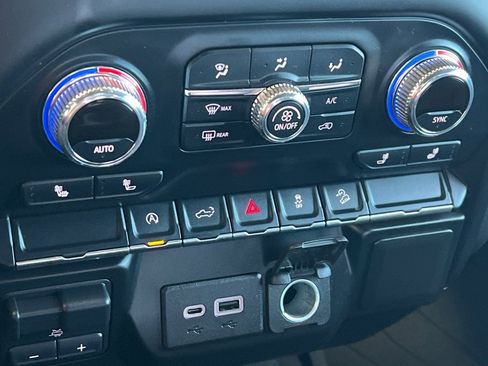 Used 2021 GMC Sierra 1500 SLE image 16