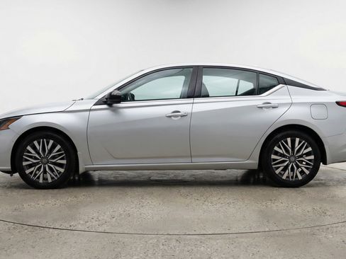 Used 2025 Nissan Altima 2.5 SV image 5