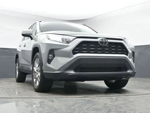 Used 2021 Toyota RAV4 XLE Premium image 10
