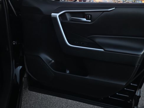 Used 2022 Toyota RAV4 XLE image 23