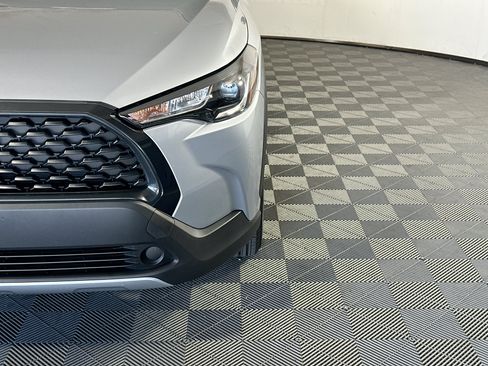 Used 2025 Toyota Corolla Cross LE FWD image 9