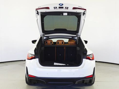 Used 2023 BMW i4 eDrive40 RWD image 10