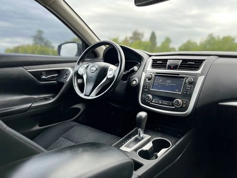 Used 2016 Nissan Altima 2.5 SV w/ Convenience Package image 15
