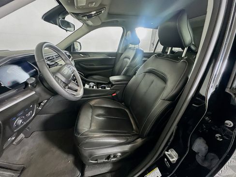 Used 2022 Jeep Grand Cherokee Limited 4xe image 13