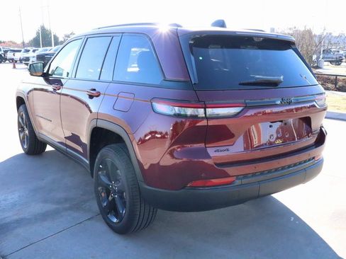 New 2025 Jeep Grand Cherokee Limited w/ Luxury Tech Group II image 24