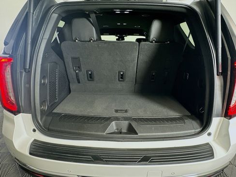 Used 2024 GMC Yukon SLT image 31