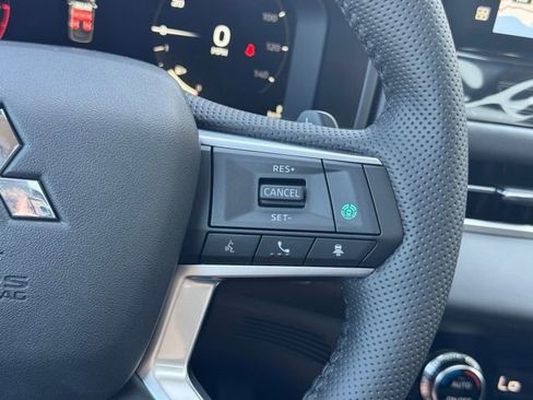 New 2025 Mitsubishi Outlander SE image 26