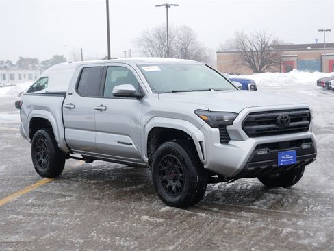 Used 2025 Toyota Tacoma SR5 image 7