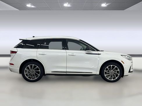 Used 2023 Lincoln Corsair Grand Touring w/ Equipment Group 302A AWD/4WD image 8