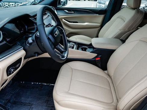 New 2025 Jeep Grand Cherokee Limited w/ Luxury Tech Group II image 19