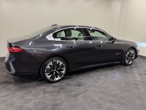 Used 2024 BMW 530i xDrive w/ Premium Package AWD/4WD image 10
