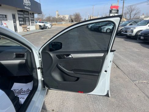 Used 2017 Volkswagen Jetta SE image 13