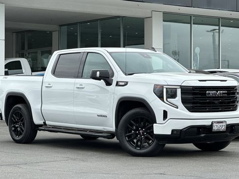 Used 2022 GMC Sierra 1500 Elevation w/ Elevation Premium Package image 2
