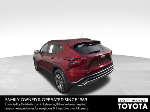 Used 2024 Chevrolet Trax LT w/ LT Convenience Package FWD image 9