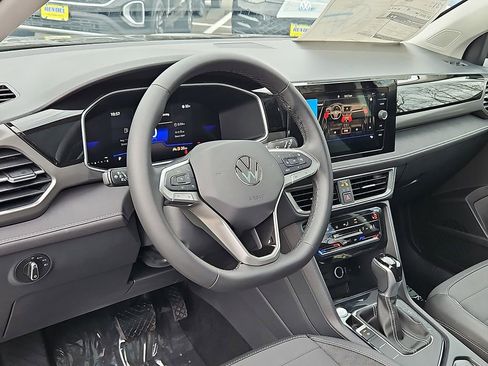 New 2026 Volkswagen Taos SE FWD image 19