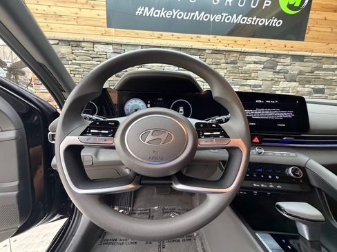 Used 2024 Hyundai Elantra SEL FWD image 30