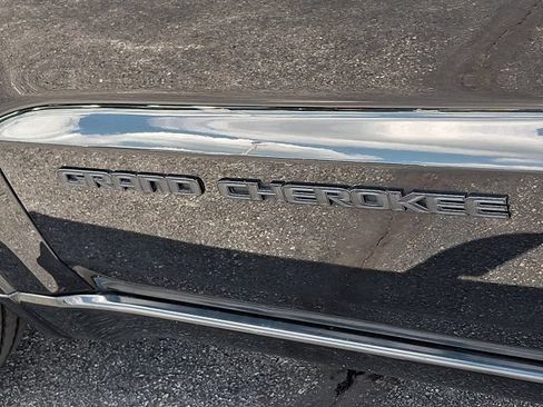 Certified 2019 Jeep Grand Cherokee Altitude AWD/4WD image 35