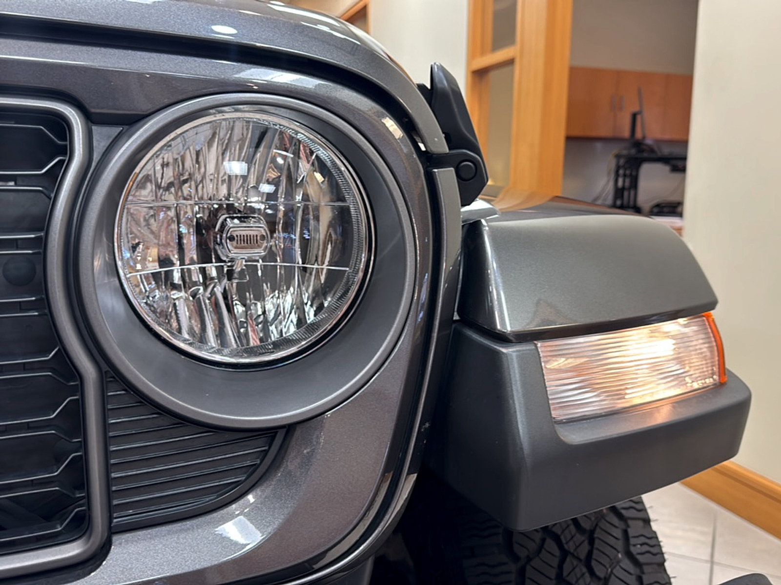 Used 2025 Jeep Gladiator Sport AWD/4WD image 8