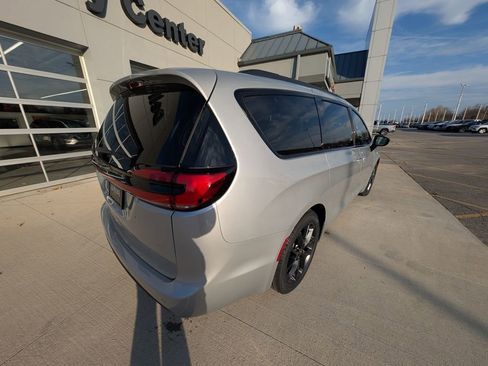 New 2026 Chrysler Pacifica Select w/ S Appearance Package image 6