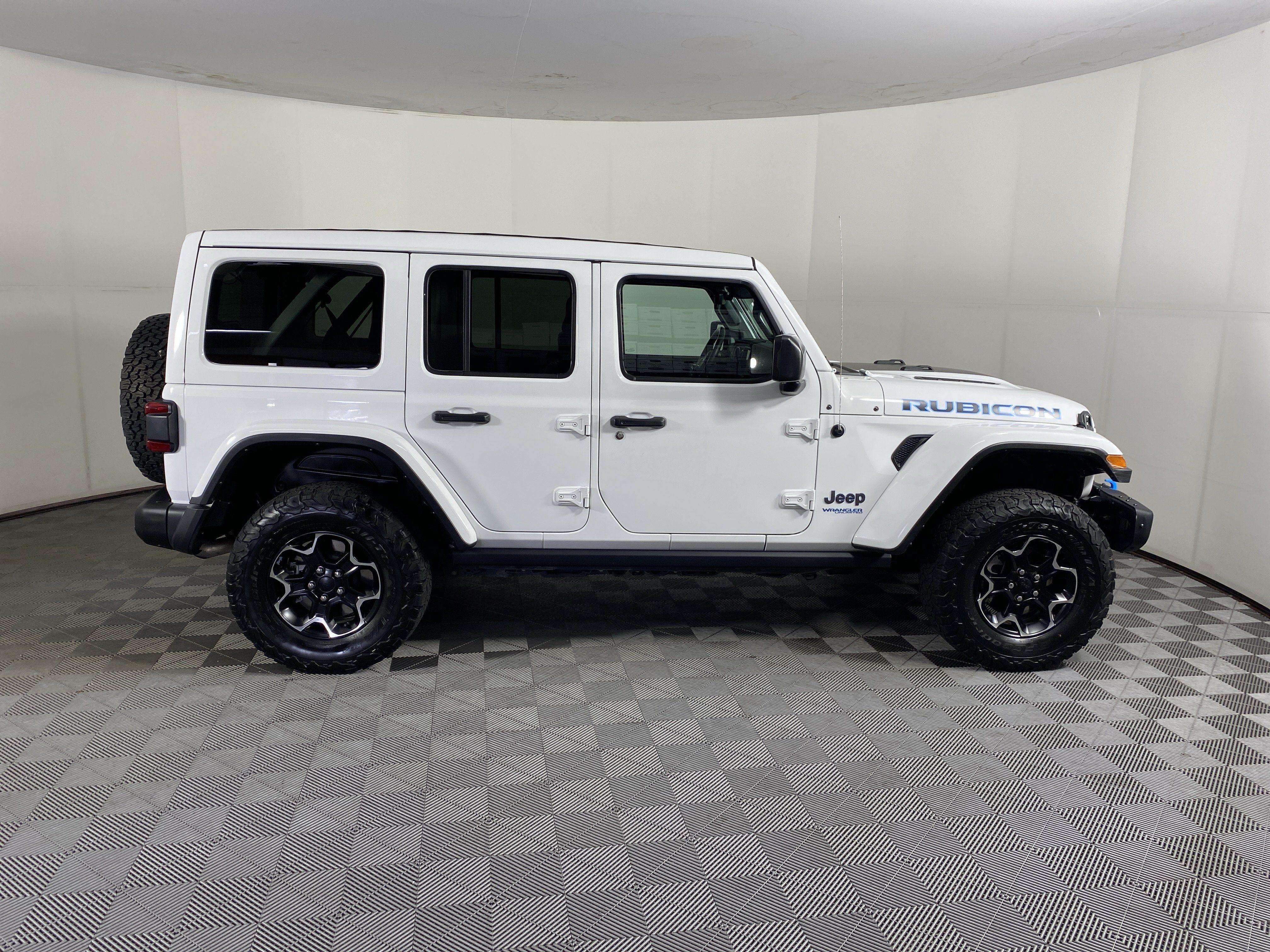 Used 2021 Jeep Wrangler Unlimited Rubicon 4xe w/ Steel Bumper Group AWD/4WD image 8
