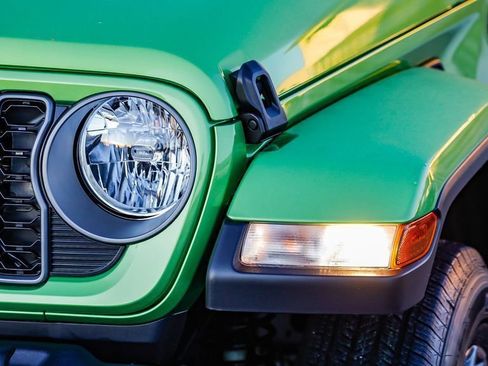 New 2026 Jeep Gladiator Sport AWD/4WD image 5