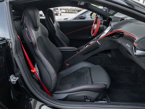 Used 2023 Ferrari Roma RWD image 18